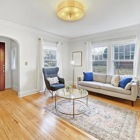 Cozy 3Br Home By Ingersoll Restaurant Scene
